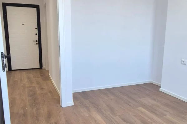 Shtepi ne shitje Apartament ne Tirane, 2+1, Mobilimi Bosh, pa mobiluar, Pagesa 198,000  Euro.