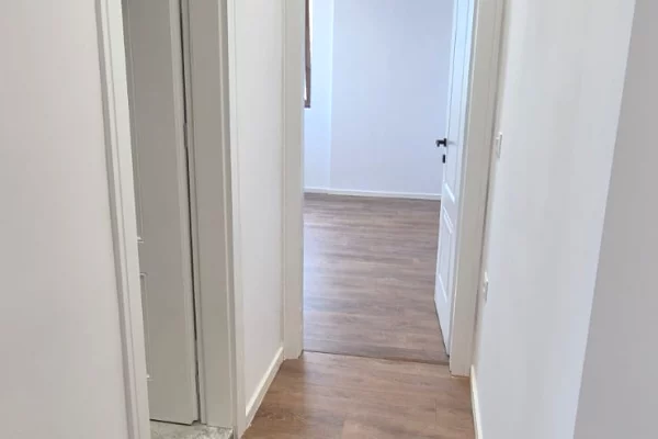 Shtepi ne shitje Apartament ne Tirane, 2+1, Mobilimi Bosh, pa mobiluar, Pagesa 198,000  Euro.