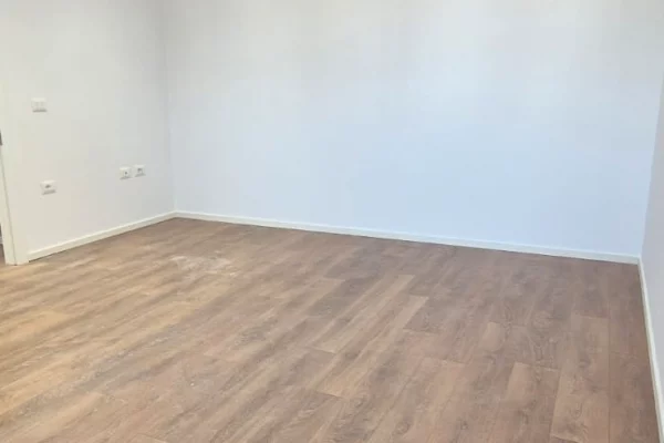 Shtepi ne shitje Apartament ne Tirane, 2+1, Mobilimi Bosh, pa mobiluar, Pagesa 198,000  Euro.
