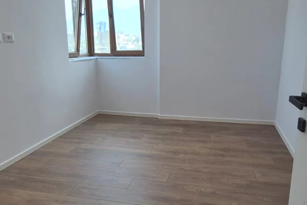 Shtepi ne shitje Apartament ne Tirane, 2+1, Mobilimi Bosh, pa mobiluar, Pagesa 198,000  Euro.