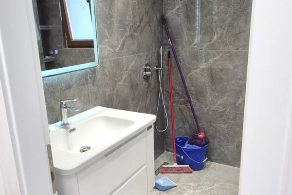Shtepi ne shitje Apartament ne Tirane, 2+1, Mobilimi Bosh, pa mobiluar, Pagesa 198,000  Euro.