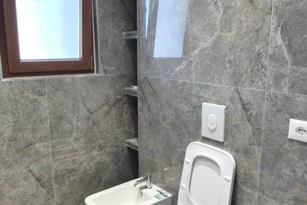 Shtepi ne shitje Apartament ne Tirane, 2+1, Mobilimi Bosh, pa mobiluar, Pagesa 198,000  Euro.