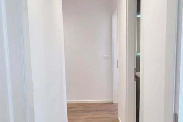 Shtepi ne shitje Apartament ne Tirane, 2+1, Mobilimi Bosh, pa mobiluar, Pagesa 198,000  Euro.