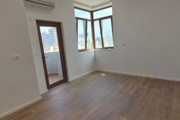 Shtepi ne shitje Apartament ne Tirane, 1+1, Mobilimi Bosh, pa mobiluar, Pagesa 143,000  Euro.