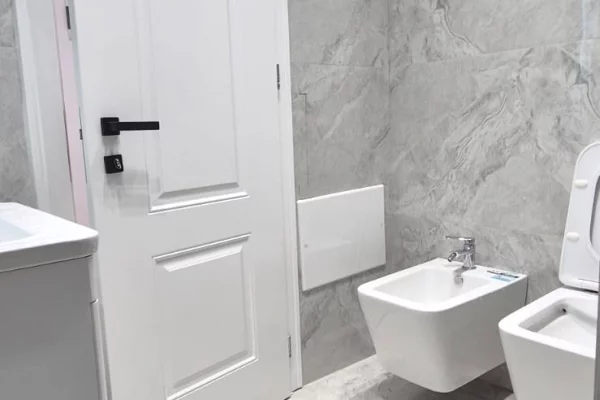 Shtepi ne shitje Apartament ne Tirane, 1+1, Mobilimi Bosh, pa mobiluar, Pagesa 143,000  Euro.