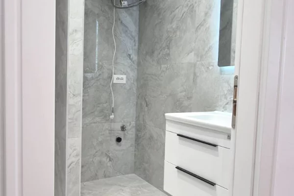 Shtepi ne shitje Apartament ne Tirane, 1+1, Mobilimi Bosh, pa mobiluar, Pagesa 143,000  Euro.