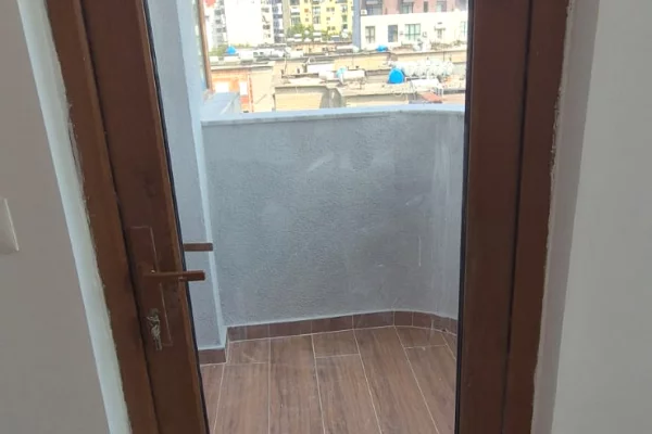 Shtepi ne shitje Apartament ne Tirane, 1+1, Mobilimi Bosh, pa mobiluar, Pagesa 143,000  Euro.