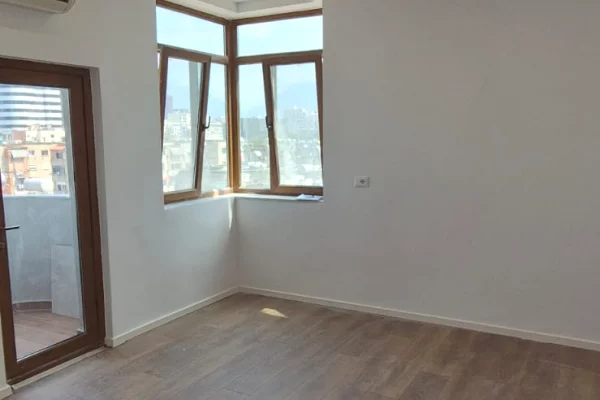 Shtepi ne shitje Apartament ne Tirane, 1+1, Mobilimi Bosh, pa mobiluar, Pagesa 143,000  Euro.