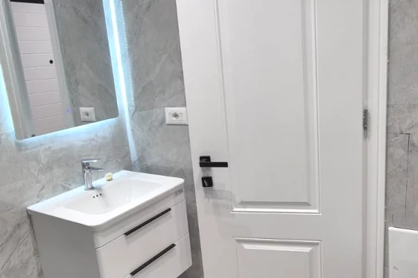 Shtepi ne shitje Apartament ne Tirane, 1+1, Mobilimi Bosh, pa mobiluar, Pagesa 143,000  Euro.
