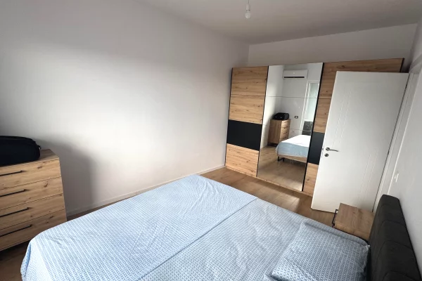 Shtepi me qera Apartament ne Tirane, 2+1, Mobilimi E mobiluar, Pagesa 700  Euro.