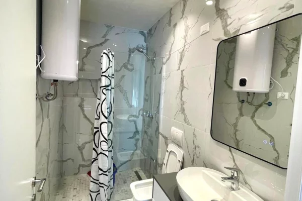 Shtepi me qera Apartament ne Tirane, 2+1, Mobilimi E mobiluar, Pagesa 2,500  Euro.