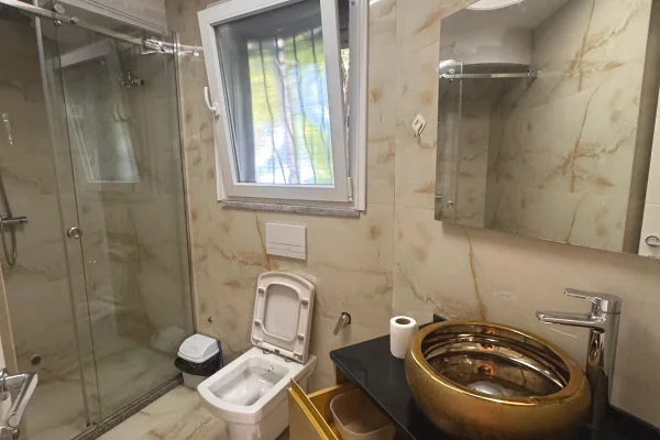 Shtepi me qera Apartament ne Tirane, 2+1, Mobilimi E mobiluar, Pagesa 70,000  Leke.