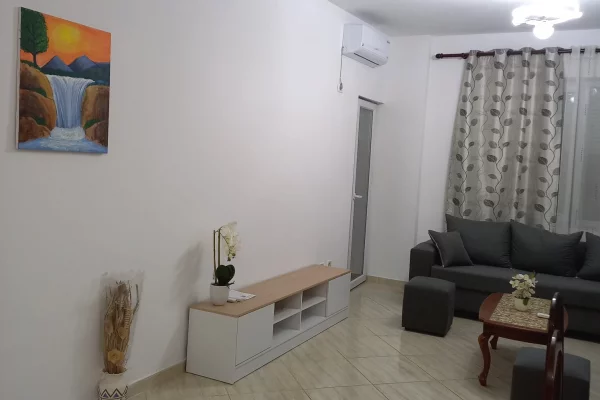 Shtepi me qera Apartament ne Tirane, 2+1, Mobilimi E mobiluar, Pagesa 56,000  Leke.