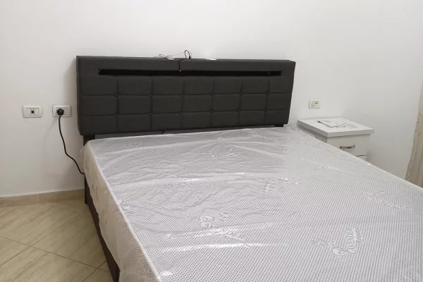 Shtepi me qera Apartament ne Tirane, 2+1, Mobilimi E mobiluar, Pagesa 56,000  Leke.