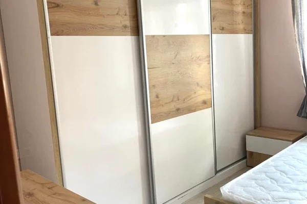 Shtepi me qera Apartament ne Tirane, 1+1, Mobilimi E mobiluar, Pagesa 50,000  Leke.