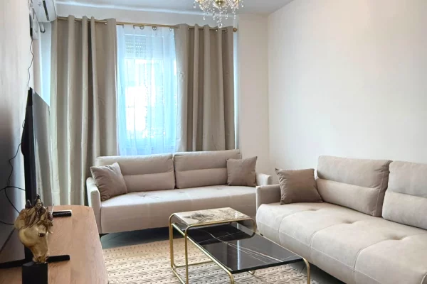 Shtepi me qera Apartament ne Tirane, 2+1, Mobilimi E mobiluar, Pagesa 72,000  Leke.