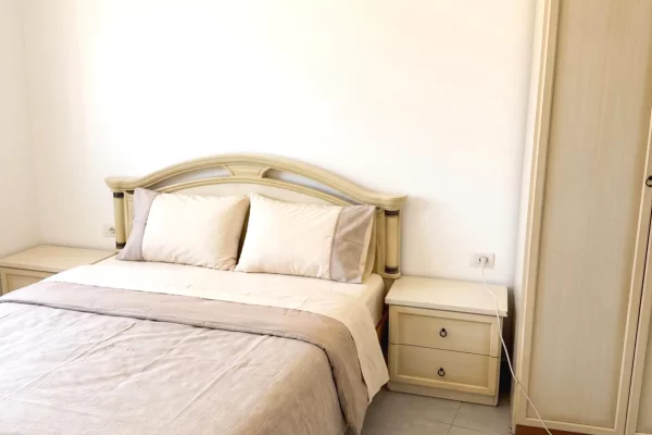 Shtepi me qera Apartament ne Tirane, 2+1, Mobilimi E mobiluar, Pagesa 80,000  Leke.