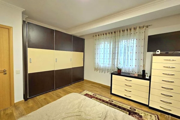 Shtepi me qera Apartament ne Tirane, 2+1, Mobilimi E mobiluar, Pagesa 700  Euro.
