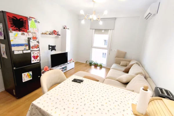 Shtepi me qera Apartament ne Tirane, 2+1, Mobilimi E mobiluar, Pagesa 70,000  Leke.