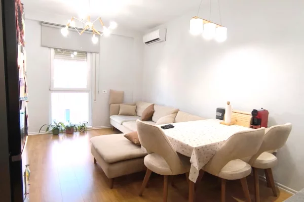 Shtepi me qera Apartament ne Tirane, 2+1, Mobilimi E mobiluar, Pagesa 70,000  Leke.