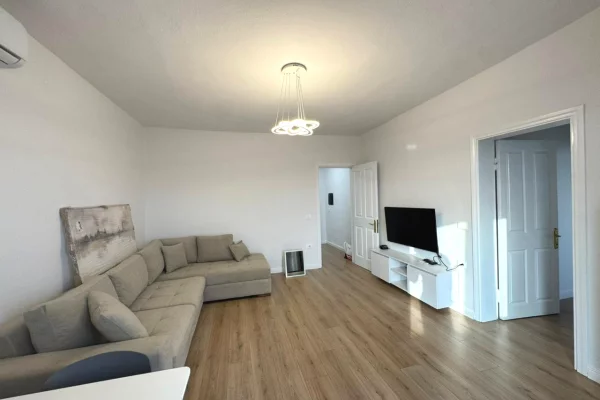 Shtepi me qera Apartament ne Tirane, 1+1, Mobilimi E mobiluar, Pagesa 60,000  Leke.