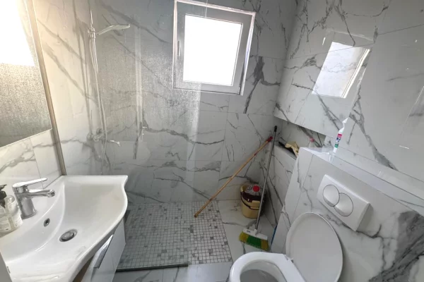 Shtepi me qera Apartament ne Tirane, 1+1, Mobilimi E mobiluar, Pagesa 60,000  Leke.