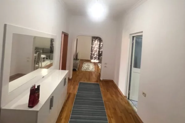 Shtepi me qera Apartament ne Tirane, 2+1, Mobilimi E mobiluar, Pagesa 60,000  Leke.