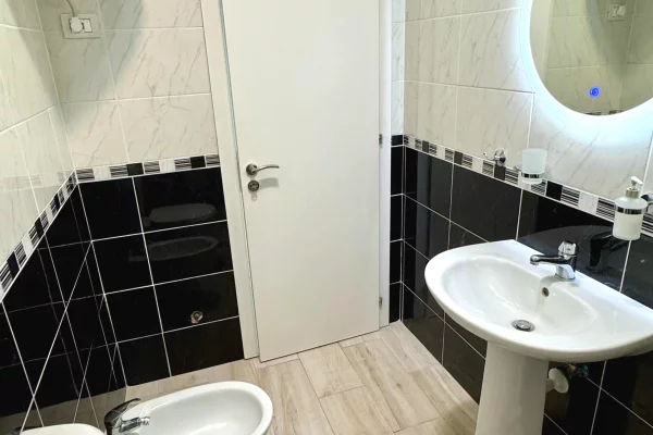 Shtepi me qera Apartament ne Tirane, 2+1, Mobilimi E mobiluar, Pagesa 750  Euro.