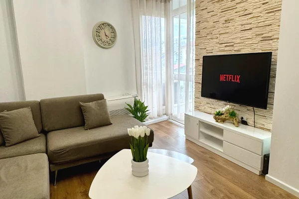 Shtepi me qera Apartament ne Tirane, 2+1, Mobilimi E mobiluar, Pagesa 750  Euro.