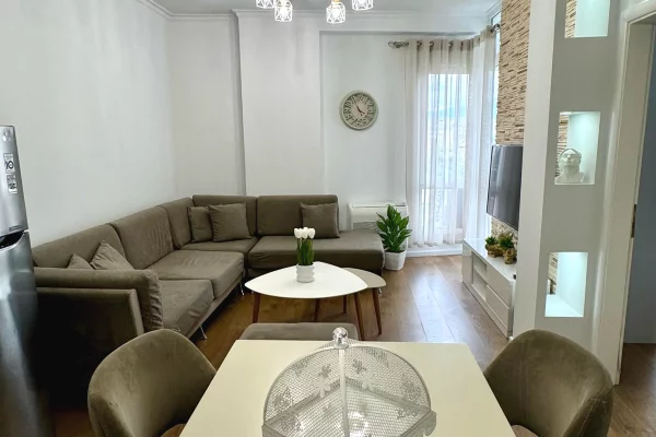 Shtepi me qera Apartament ne Tirane, 2+1, Mobilimi E mobiluar, Pagesa 750  Euro.