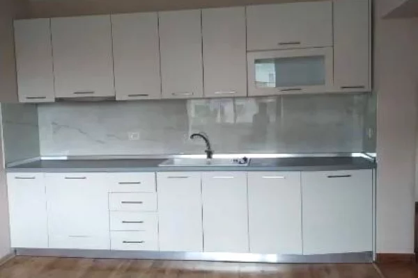 Shtepi me qera Apartament ne Tirane, 1+1, Mobilimi Bosh, pa mobiluar, Pagesa 50,000  Leke.