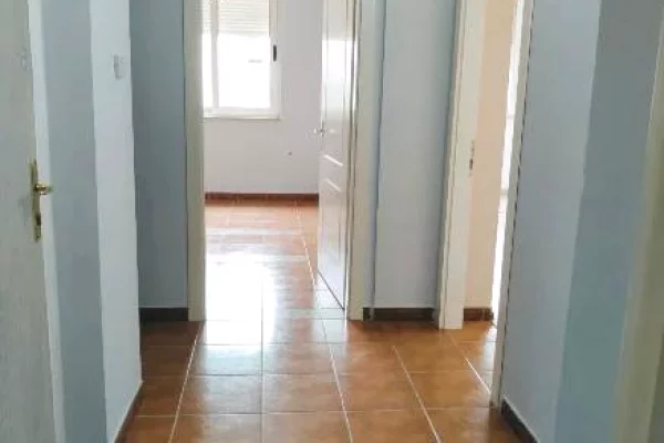 Shtepi me qera Apartament ne Tirane, 1+1, Mobilimi Bosh, pa mobiluar, Pagesa 50,000  Leke.