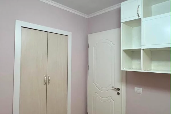 Shtepi me qera Apartament ne Tirane, 2+1, Mobilimi E mobiluar, Pagesa 80,000  Leke.