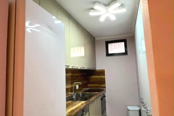 Shtepi me qera Apartament ne Tirane, 2+1, Mobilimi E mobiluar, Pagesa 80,000  Leke.