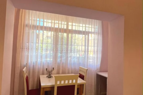 Shtepi me qera Apartament ne Tirane, 2+1, Mobilimi E mobiluar, Pagesa 80,000  Leke.