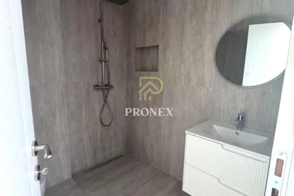 Shtepi me qera Apartament ne Tirane, 2+1, Mobilimi Pjeserisht e mobiluar, Pagesa 60,000  Leke.