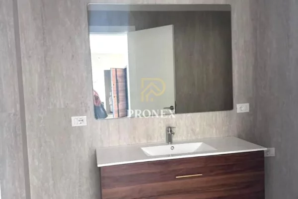 Shtepi me qera Apartament ne Tirane, 2+1, Mobilimi Pjeserisht e mobiluar, Pagesa 60,000  Leke.
