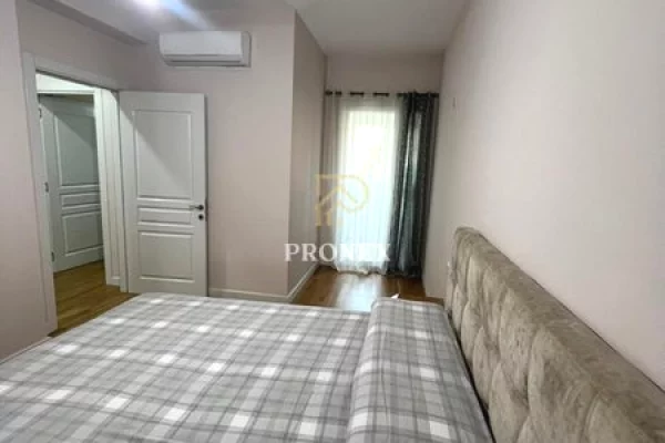 Shtepi ne shitje Apartament ne Tirane, 2+1, Mobilimi E mobiluar, Pagesa 210,000  Euro.