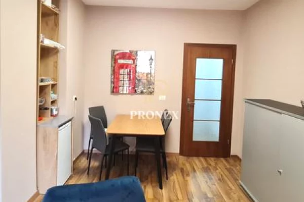 Zyre me qera tek 21 Dhjetori