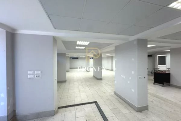 Ambient Komercial me qira ne Durres
