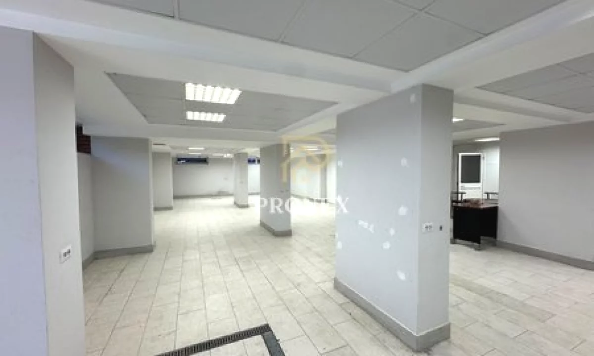 Ambient Komercial me qira ne Durres