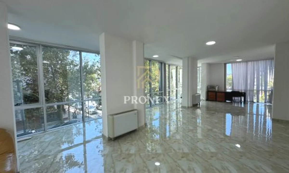 Ambjent Komercial me qira ne Durres