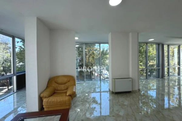 Ambjent Komercial me qira ne Durres