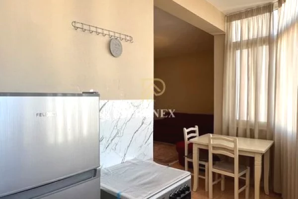 Shtepi me qera Apartament ne Tirane, 1+1, Mobilimi E mobiluar, Pagesa 60,000  Leke.