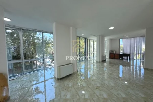 Ambjent Komercial me qera ne Durres