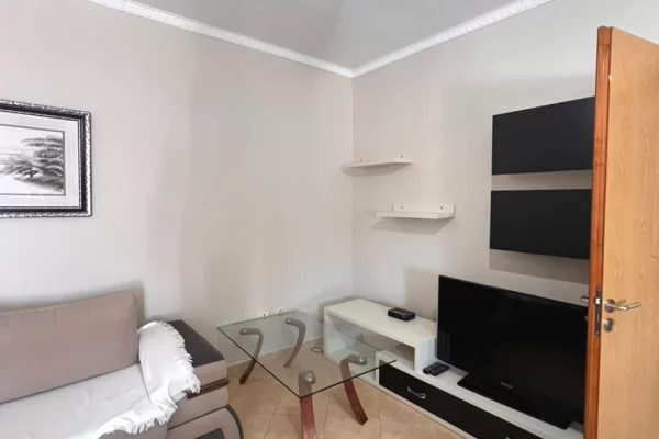Shtepi me qera Apartament ne Tirane, 2+1, Mobilimi E mobiluar, Pagesa 50,000  Leke.