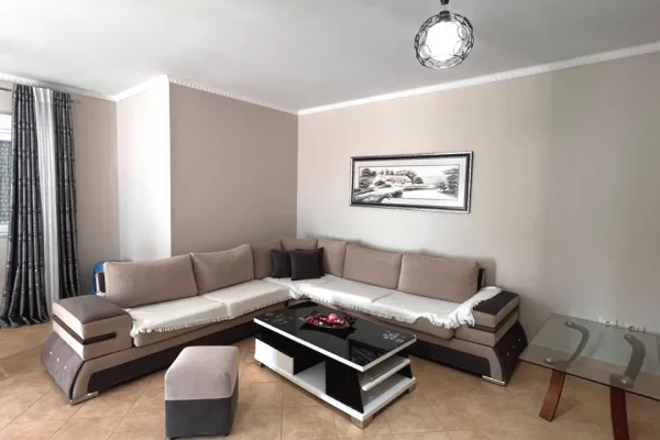 Shtepi me qera Apartament ne Tirane, 2+1, Mobilimi E mobiluar, Pagesa 50,000  Leke.