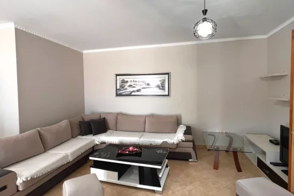 Shtepi me qera Apartament ne Tirane, 2+1, Mobilimi E mobiluar, Pagesa 50,000  Leke.