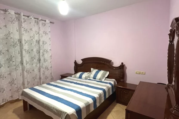 Shtepi me qera Apartament ne Tirane, 2+1, Mobilimi E mobiluar, Pagesa 50,000  Leke.