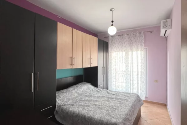 Shtepi me qera Apartament ne Tirane, 2+1, Mobilimi E mobiluar, Pagesa 50,000  Leke.